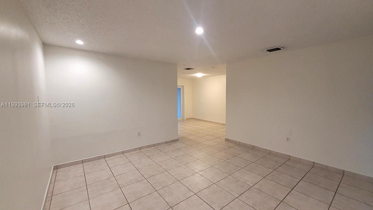 6TH ADDN TO HIALEAH - Residential Lease