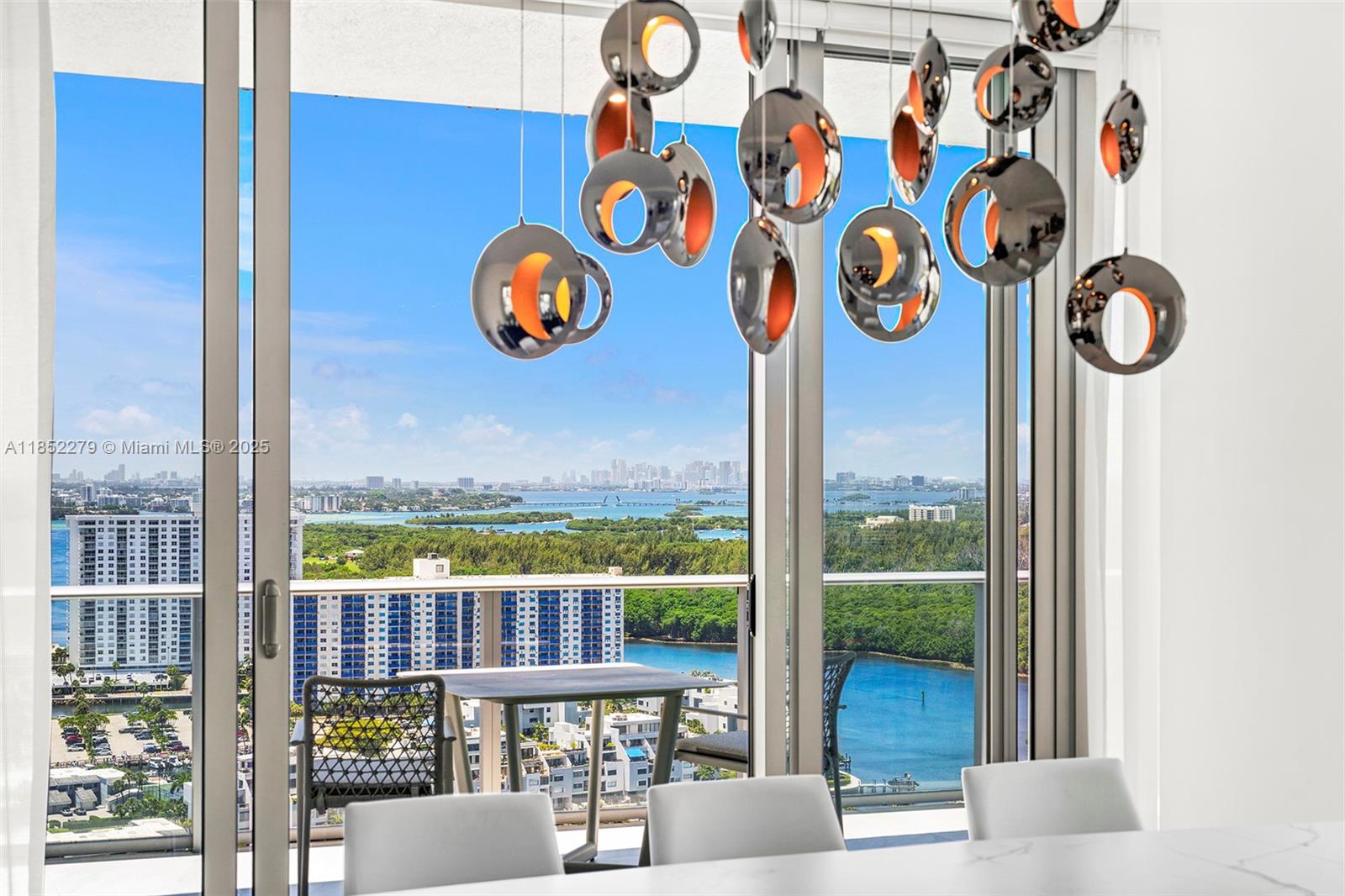 PARQUE TOWERS CONDO - Residential