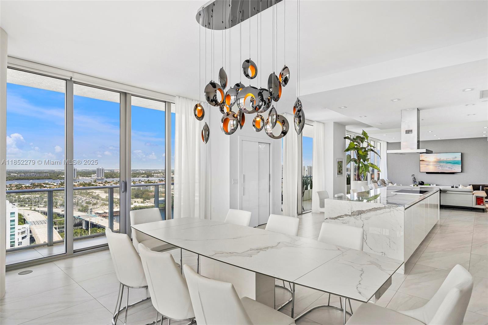 PARQUE TOWERS CONDO - Residential