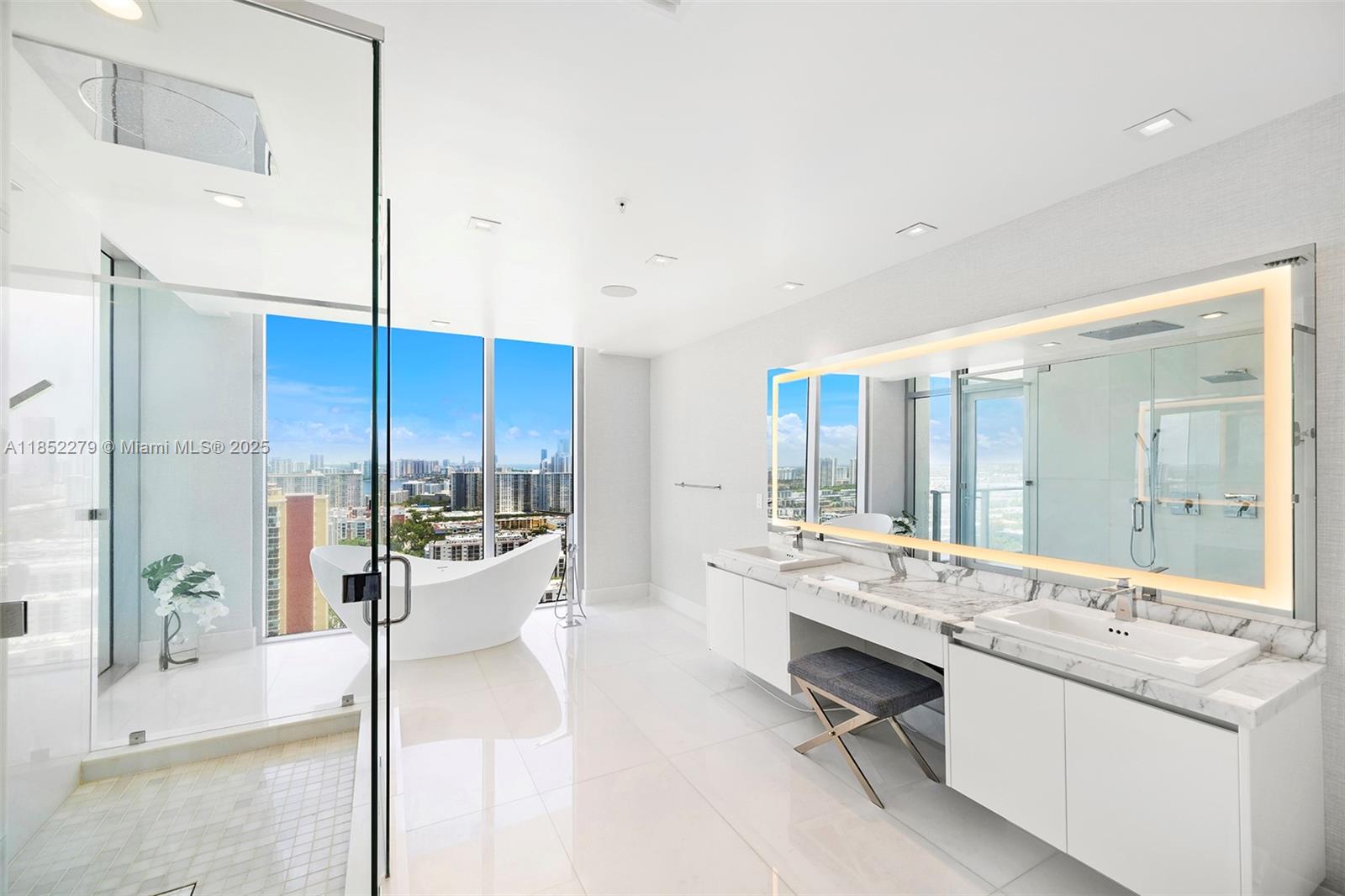 PARQUE TOWERS CONDO - Residential