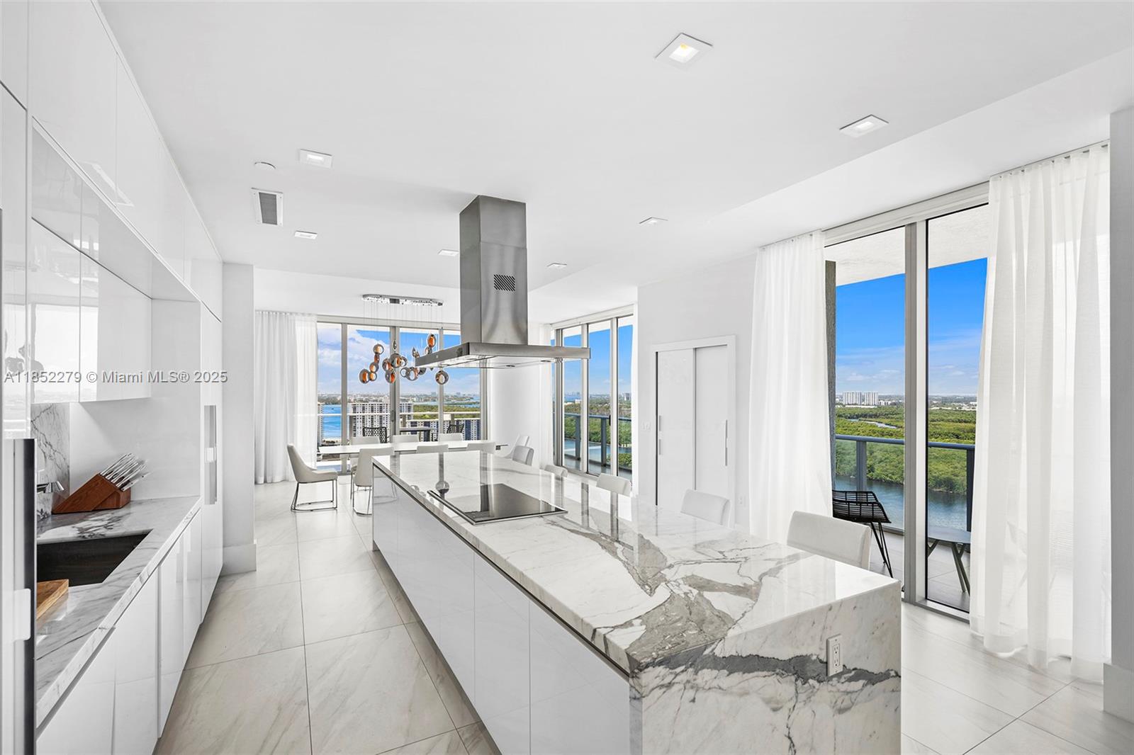 PARQUE TOWERS CONDO - Residential