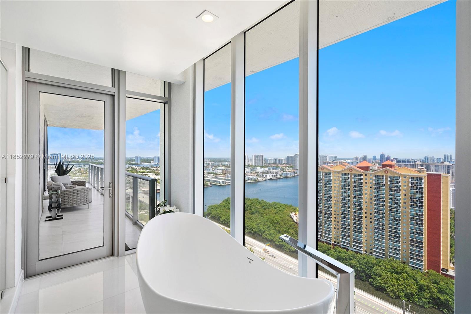 PARQUE TOWERS CONDO - Residential