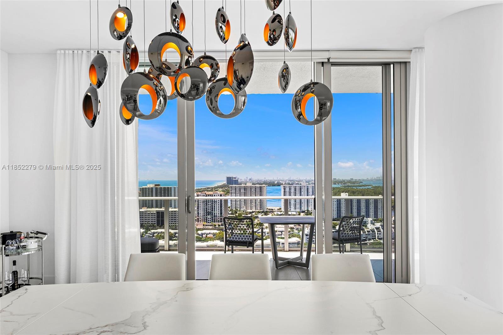 PARQUE TOWERS CONDO - Residential