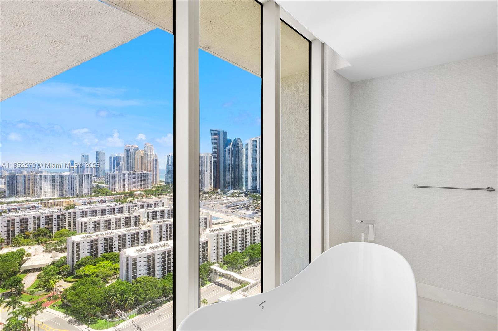 PARQUE TOWERS CONDO - Residential