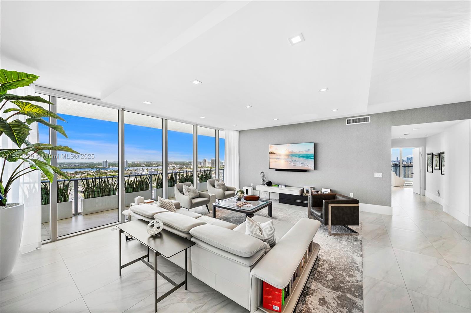 PARQUE TOWERS CONDO - Residential