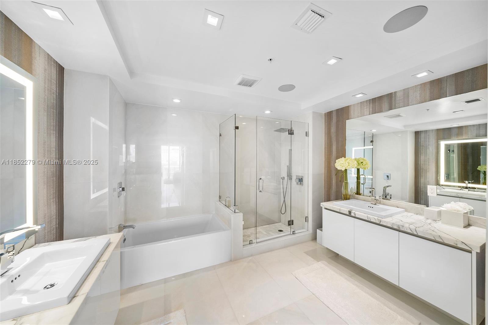 PARQUE TOWERS CONDO - Residential