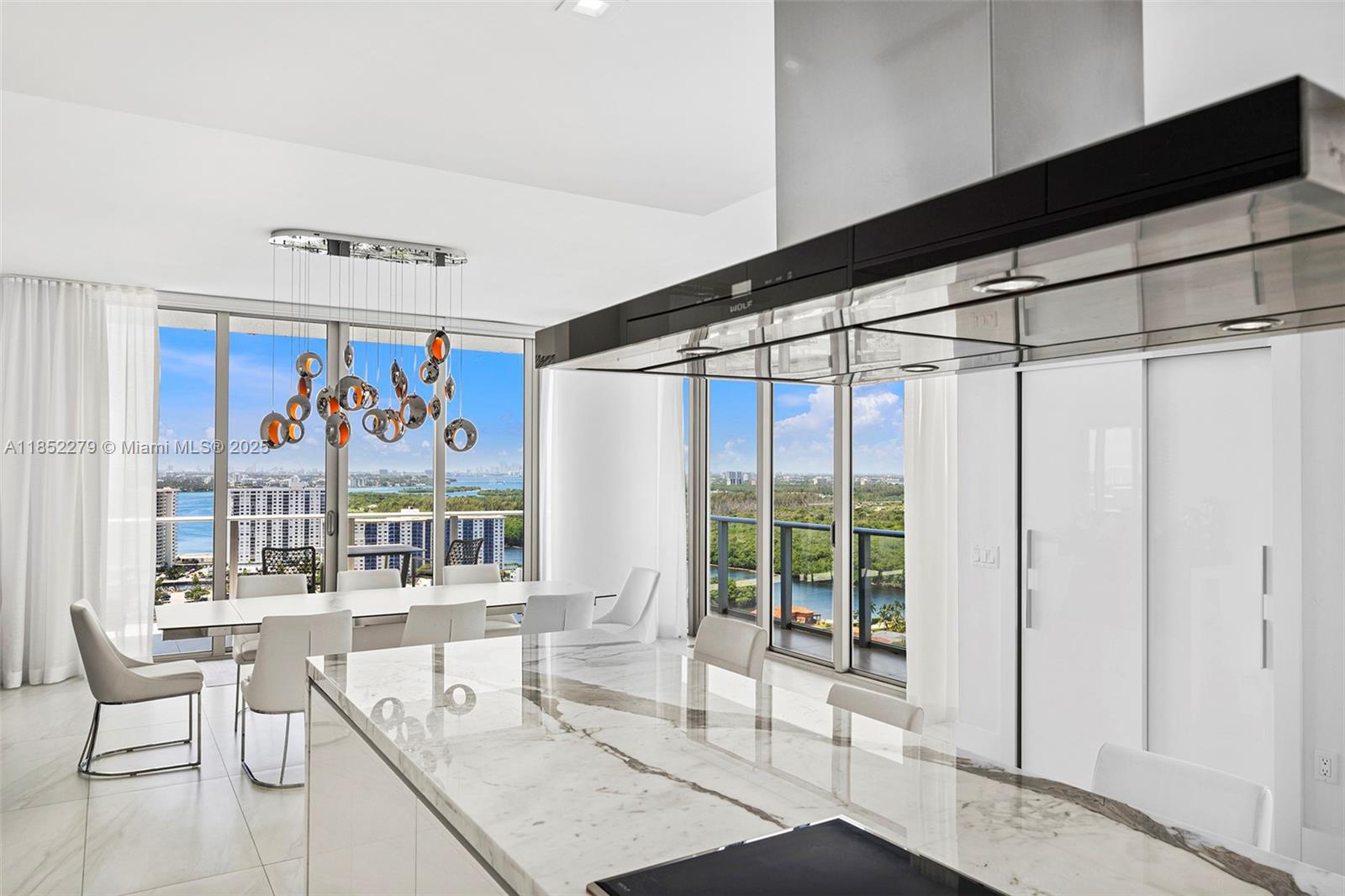 PARQUE TOWERS CONDO - Residential