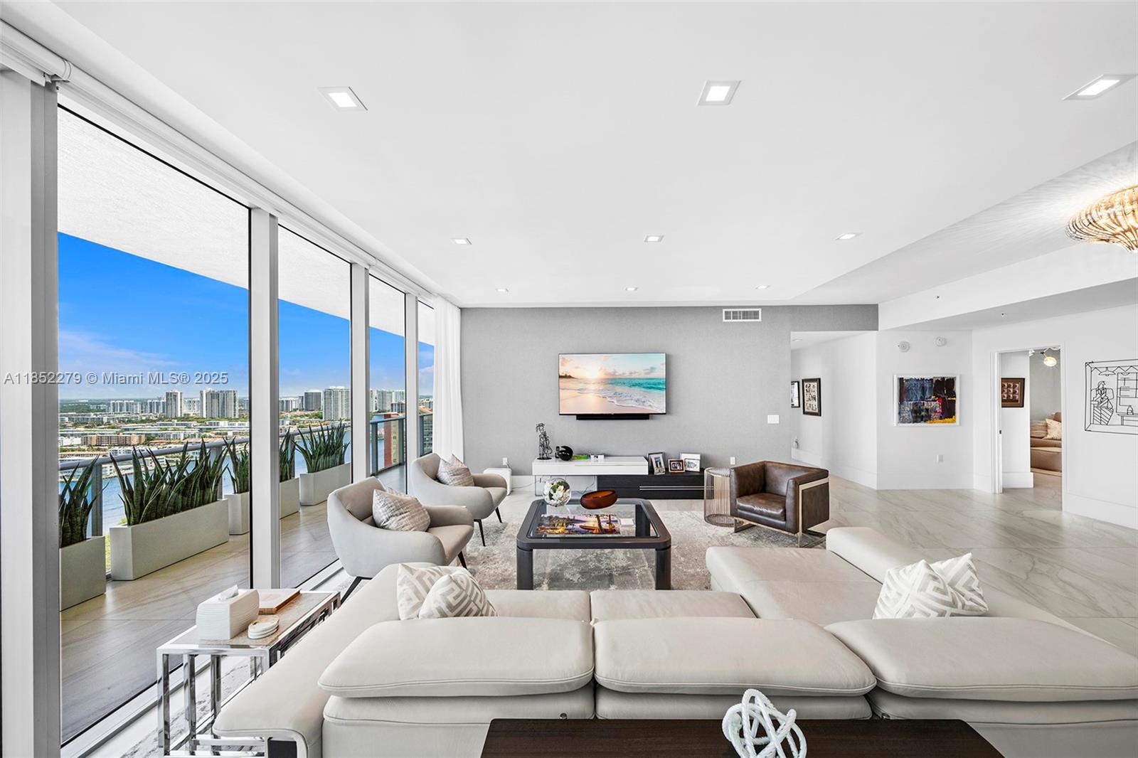 PARQUE TOWERS CONDO - Residential