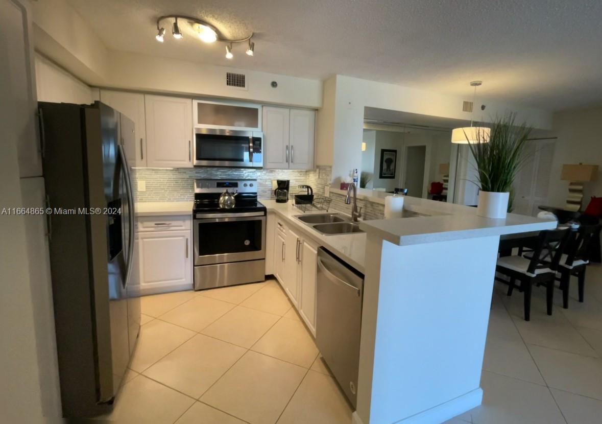 Rental Property at 19601 E Country Club Dr 7501, Aventura, Miami-Dade County, Florida - Bedrooms: 2 
Bathrooms: 2  - $4,500 MO.