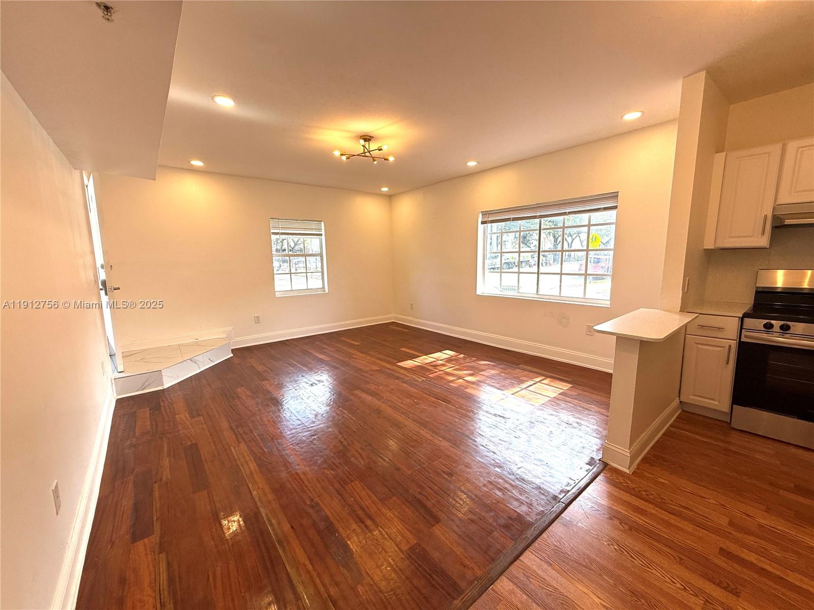 ESPANOLA VILLAS 1ST ADDN - Residential Lease