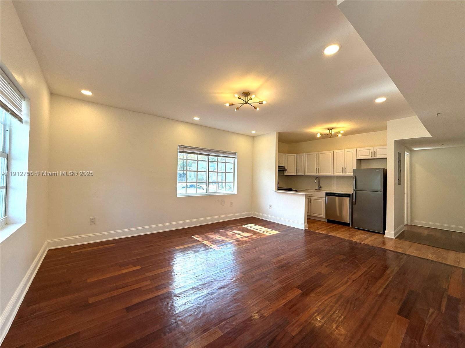 ESPANOLA VILLAS 1ST ADDN - Residential Lease