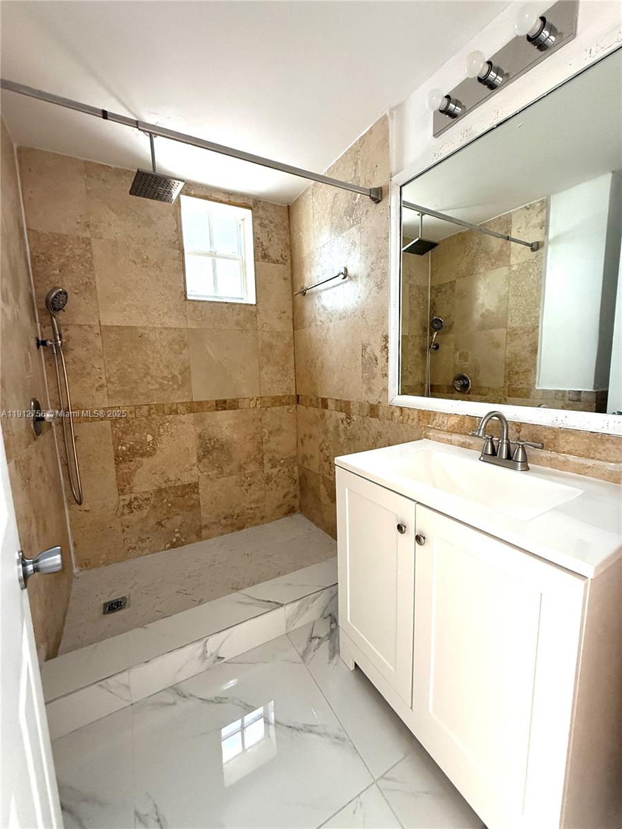 ESPANOLA VILLAS 1ST ADDN - Residential Lease