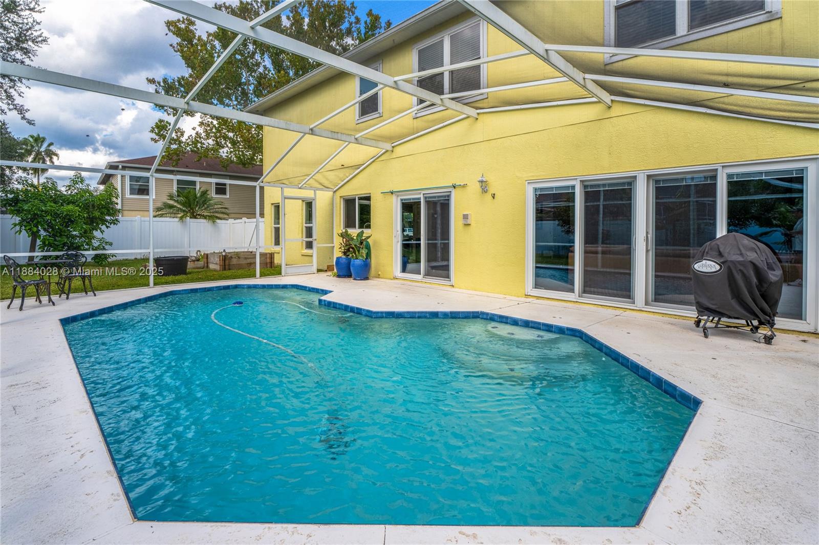TWIN RIVERS - Residential