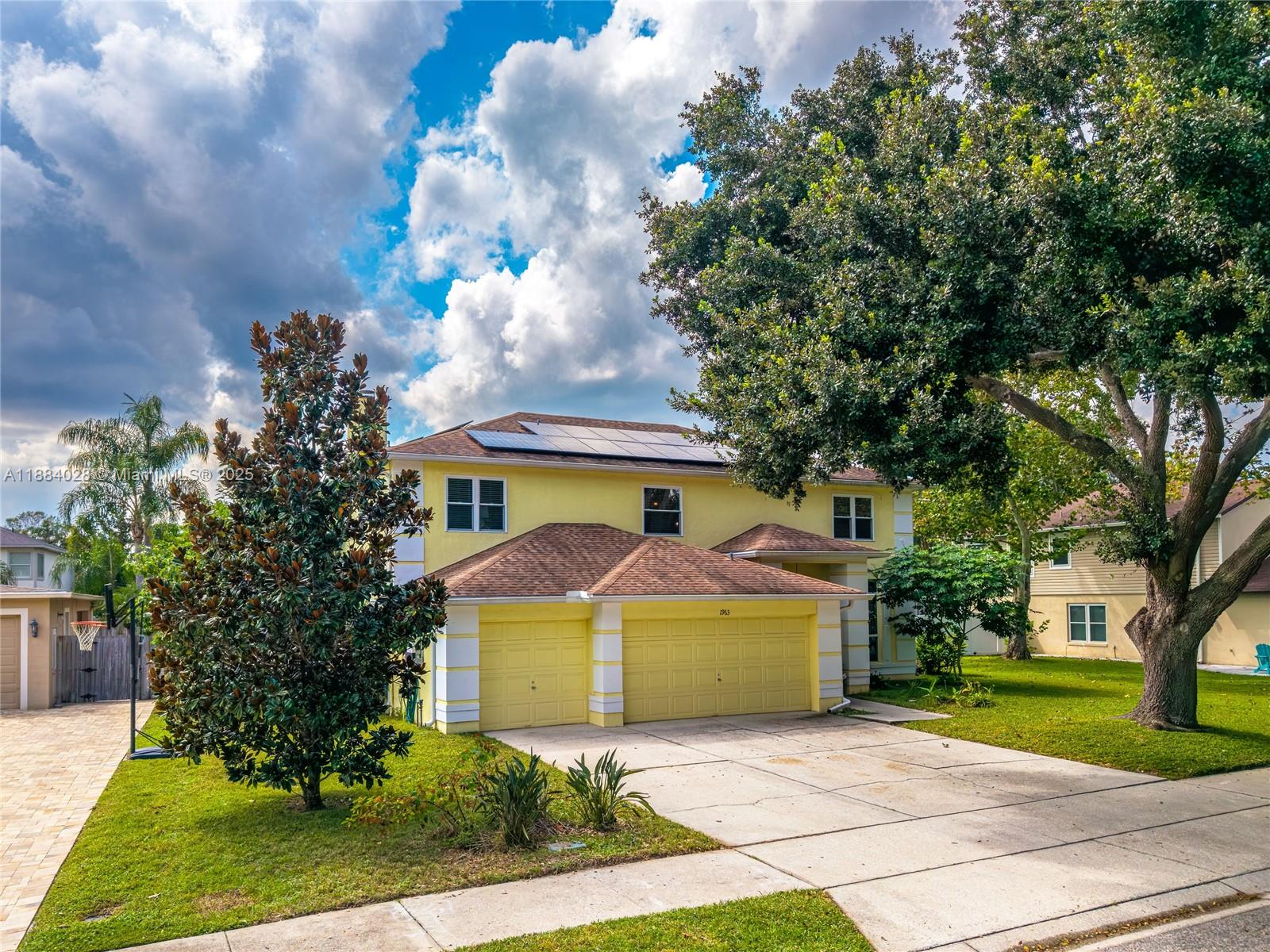 TWIN RIVERS - Residential