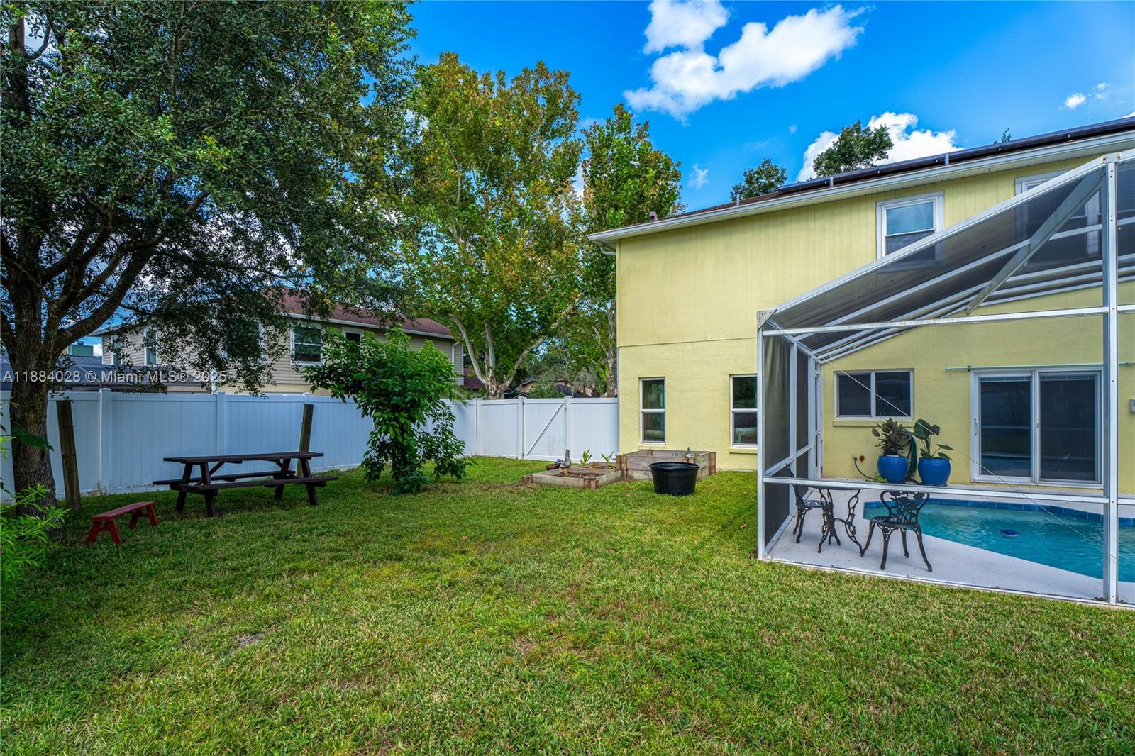 TWIN RIVERS - Residential