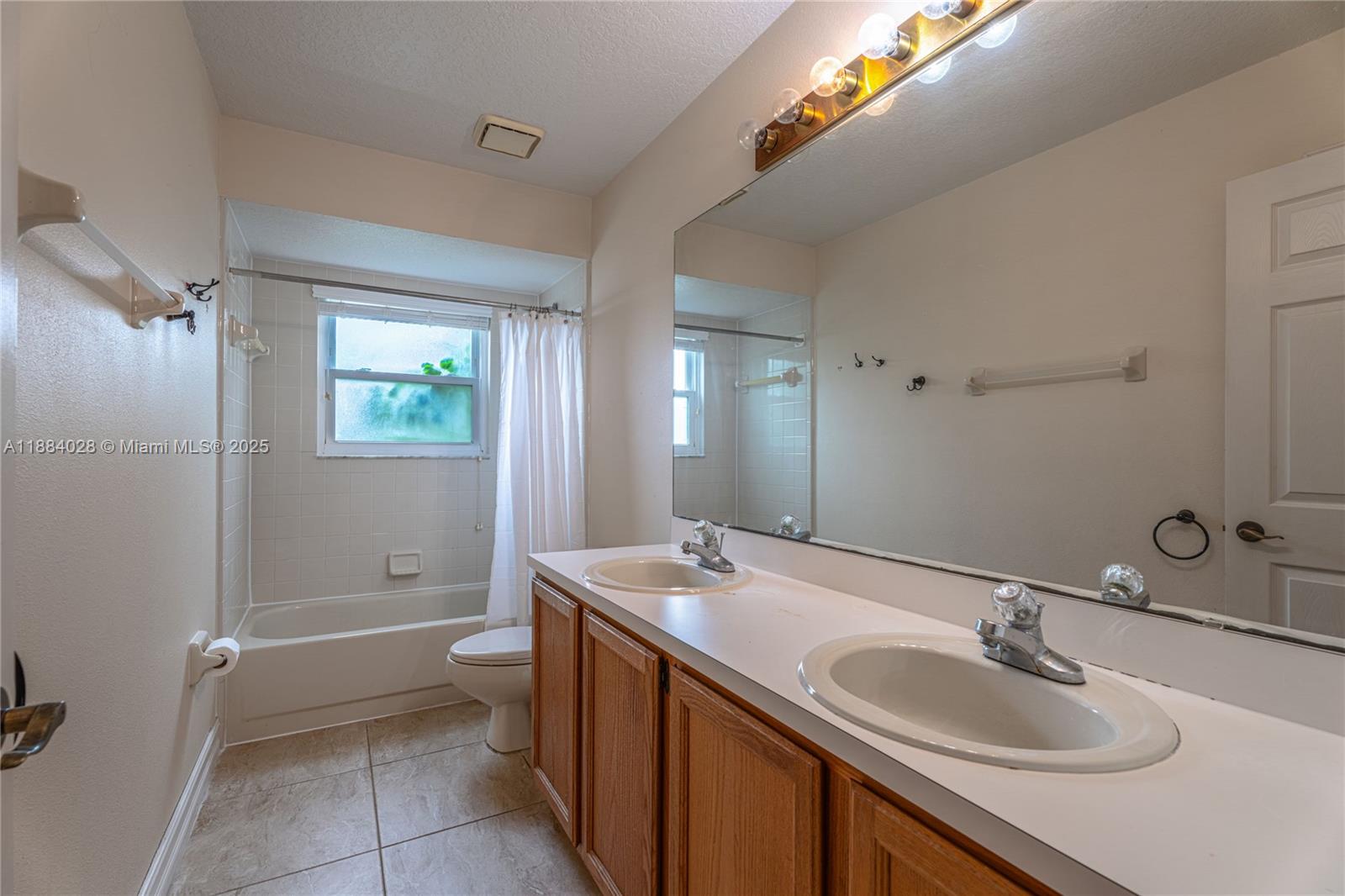 TWIN RIVERS - Residential