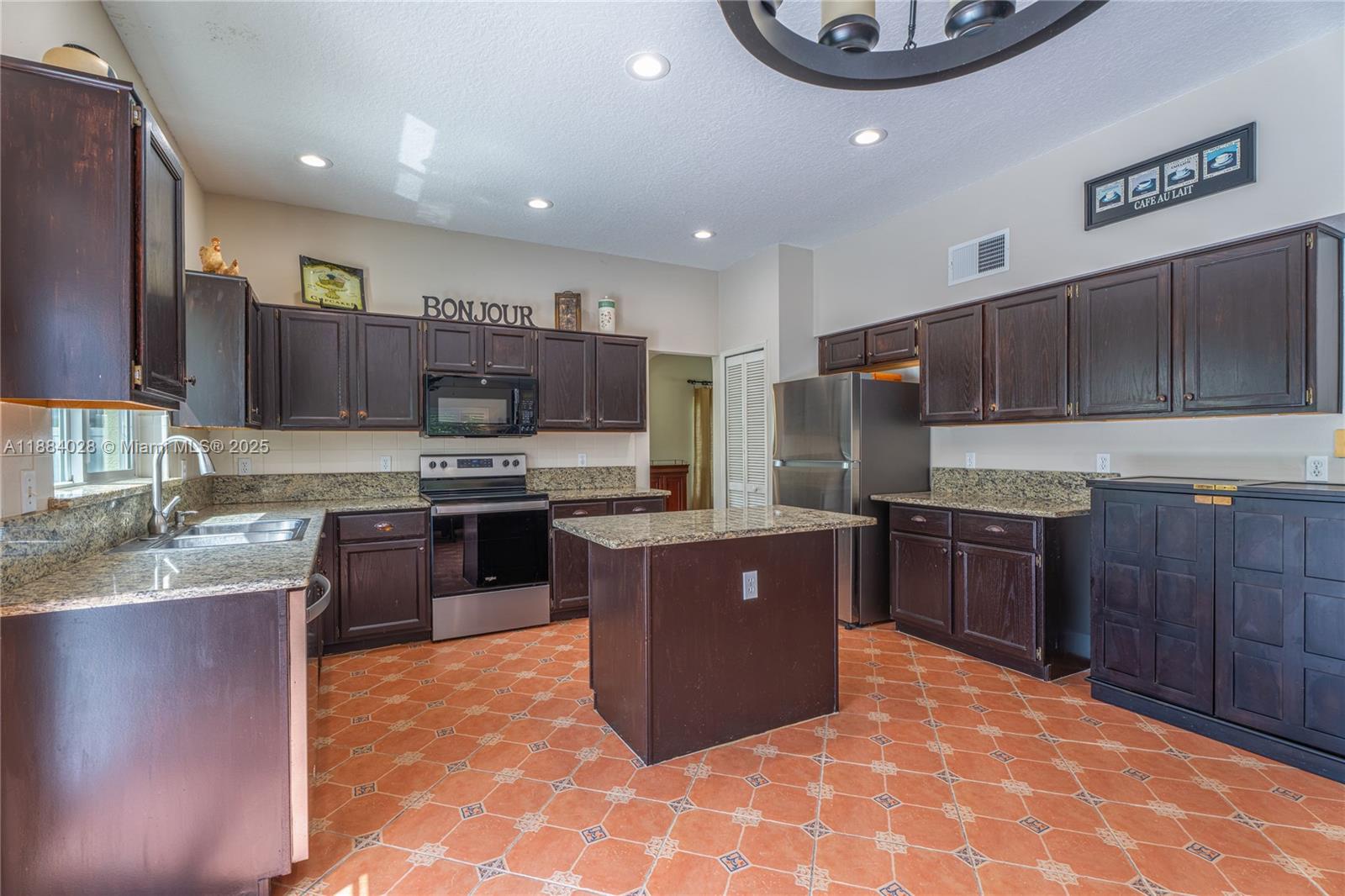 TWIN RIVERS - Residential