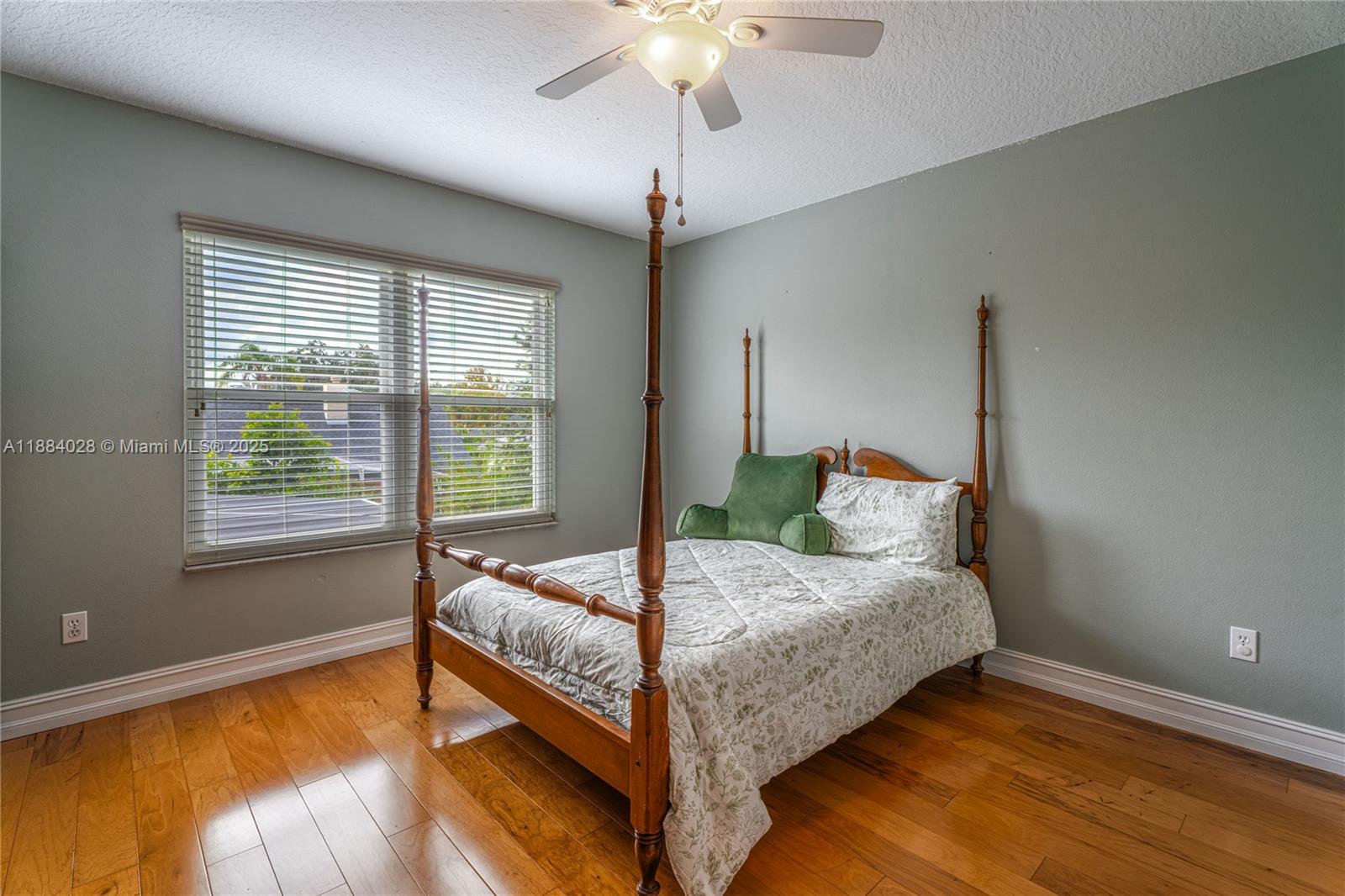TWIN RIVERS - Residential