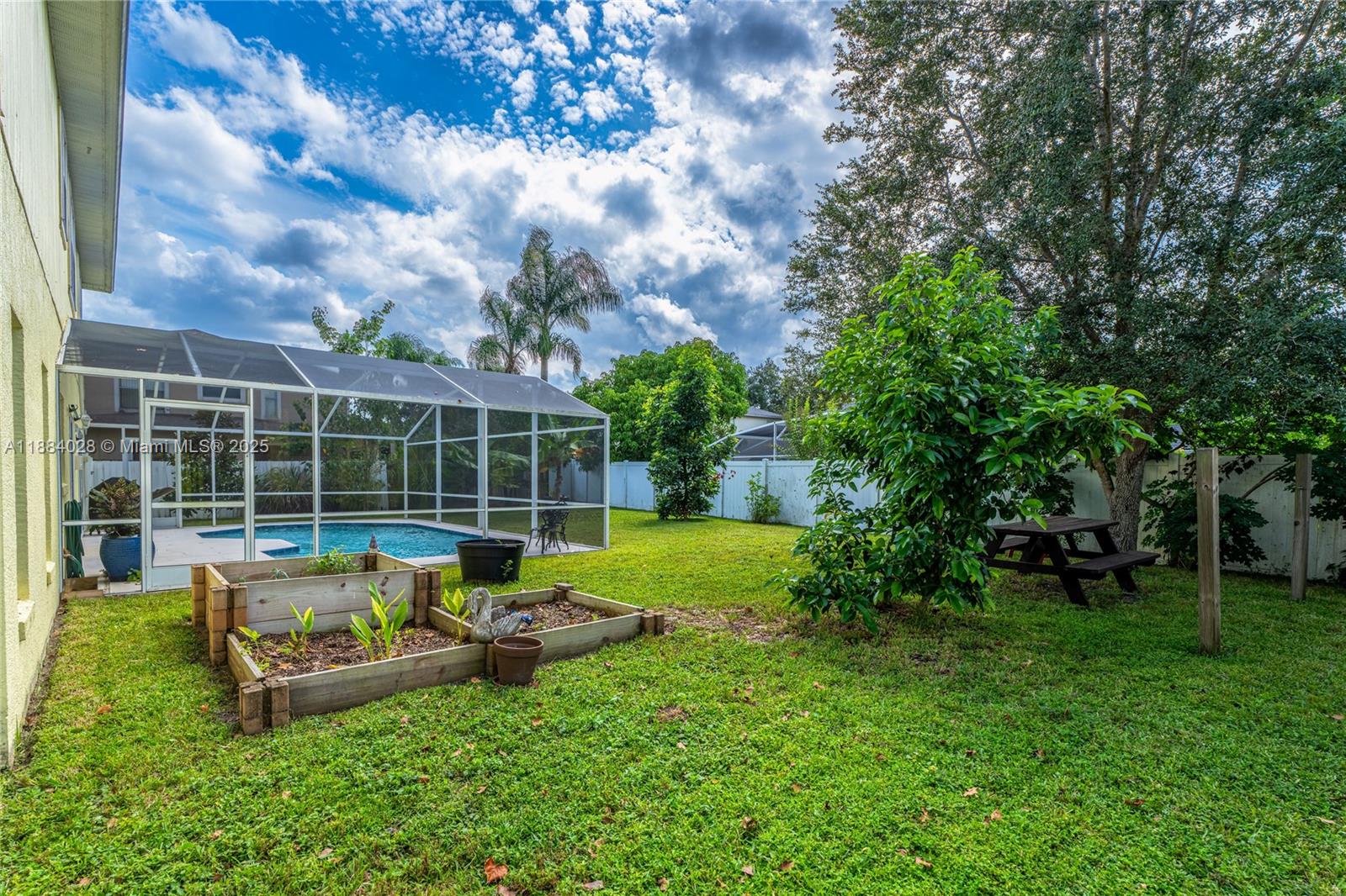 TWIN RIVERS - Residential
