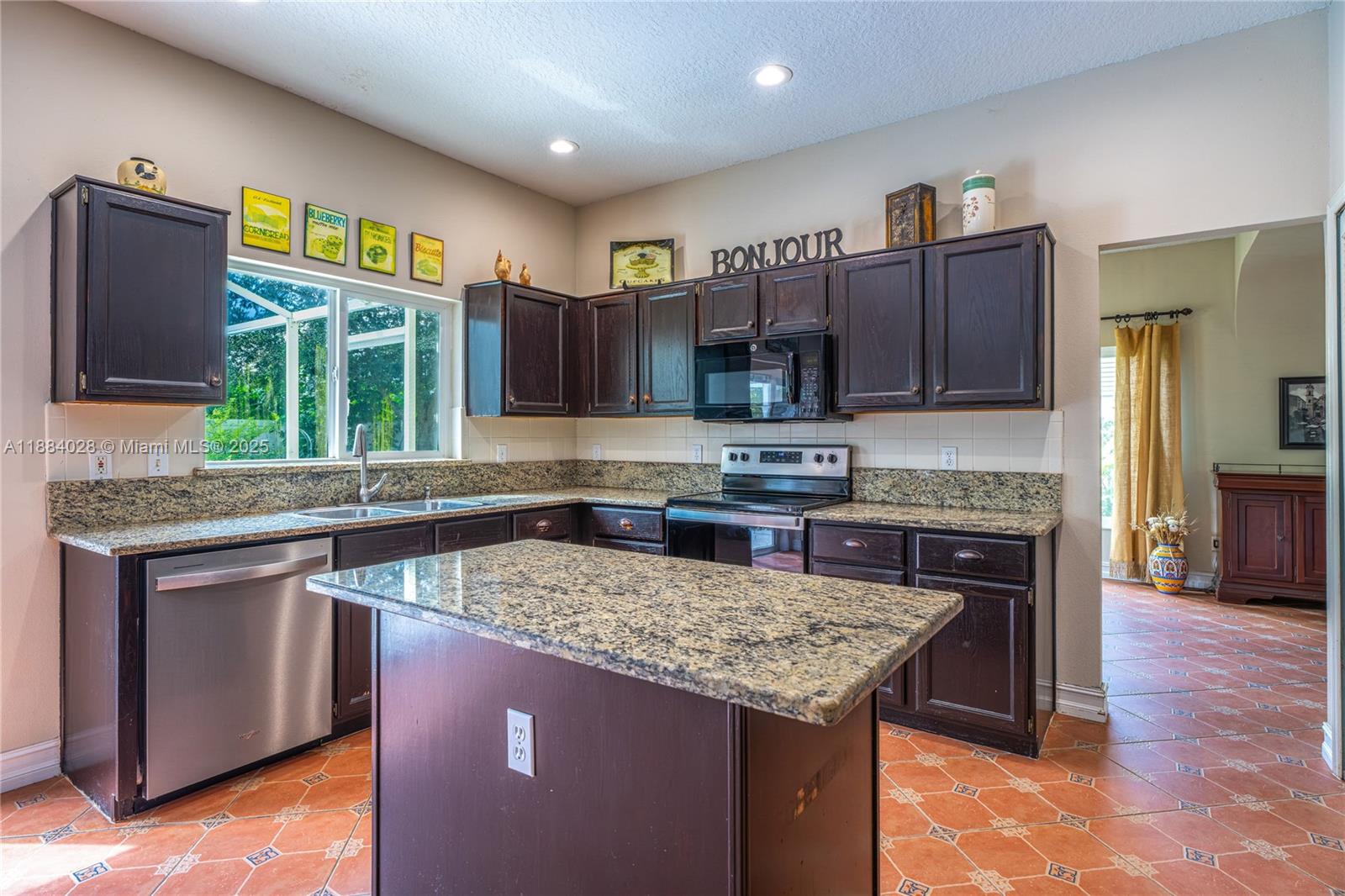 TWIN RIVERS - Residential