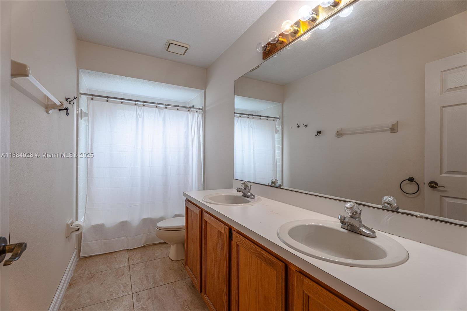 TWIN RIVERS - Residential