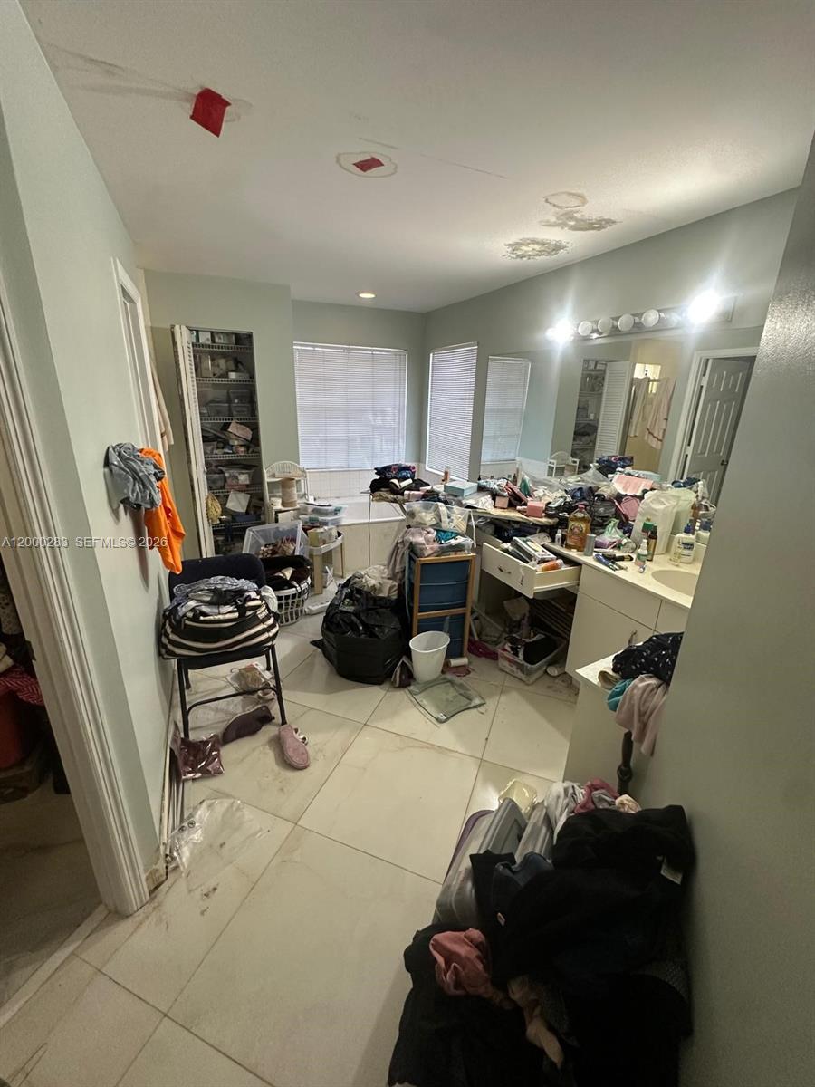 LAKE CHARLESTON PAR R - Residential