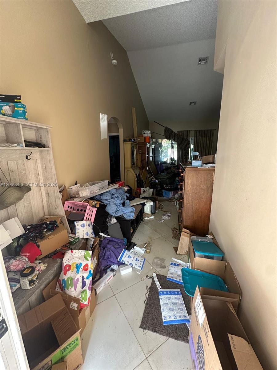 LAKE CHARLESTON PAR R - Residential