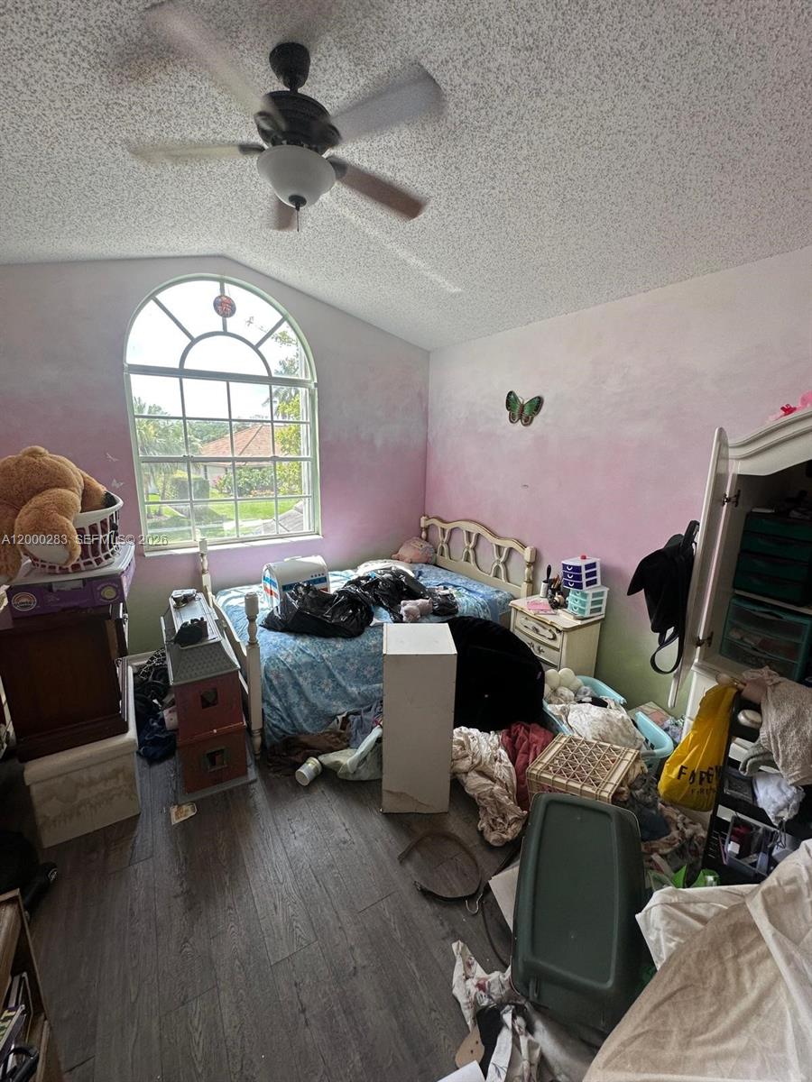 LAKE CHARLESTON PAR R - Residential