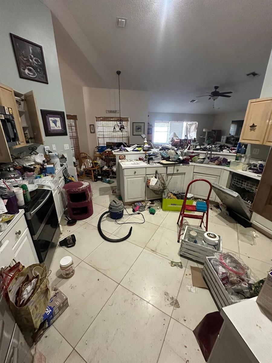 LAKE CHARLESTON PAR R - Residential