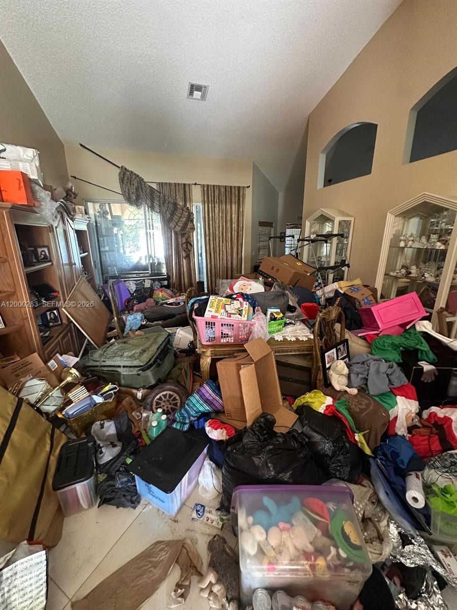 LAKE CHARLESTON PAR R - Residential