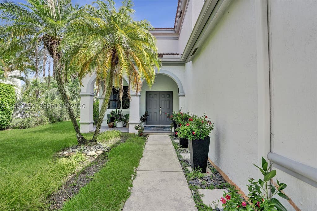 Photo of 1216 Chinaberry Dr, Weston, FL 33327 (MLS # A12056158)