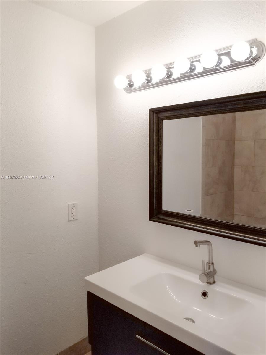 CORAL KEY CONDO - Residential