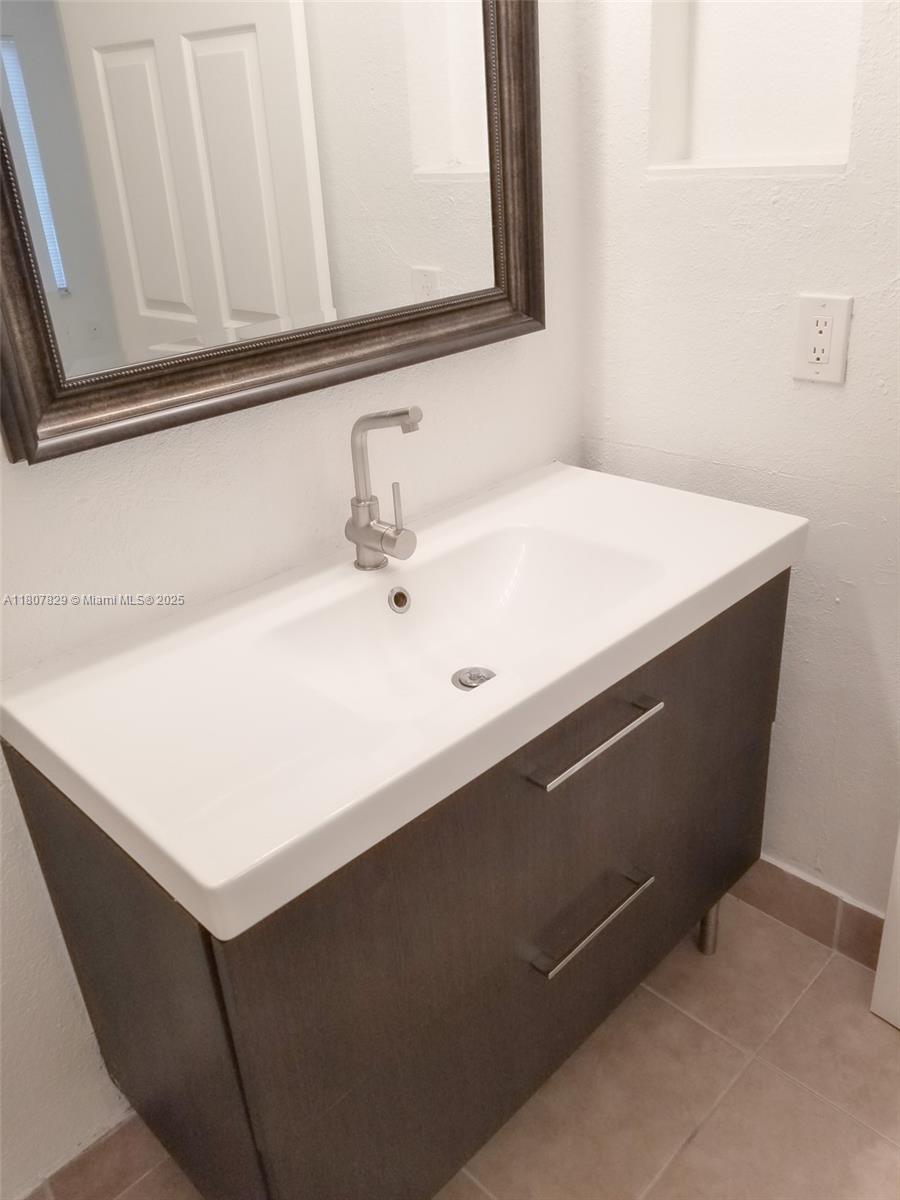 CORAL KEY CONDO - Residential