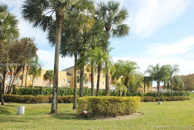 VILLAS AT LAKEVIEW, FOURT - Residential