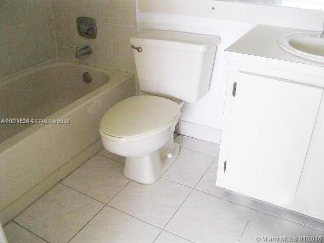 VILLAS AT LAKEVIEW, FOURT - Residential