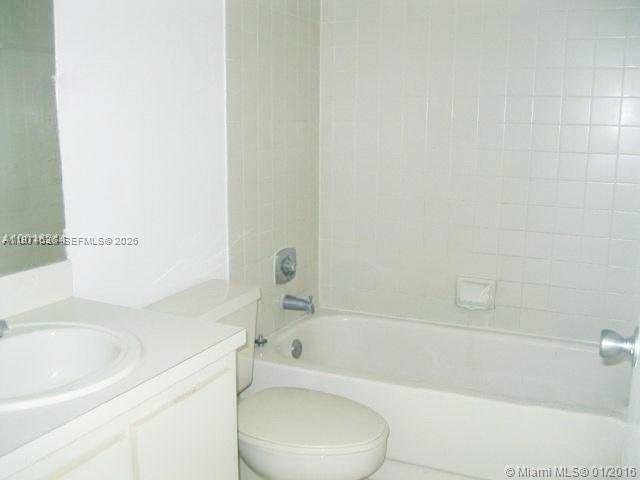 VILLAS AT LAKEVIEW, FOURT - Residential