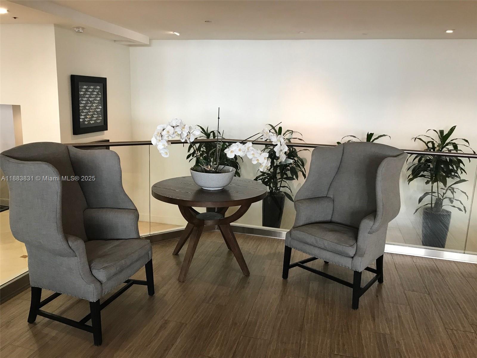 THE DECOPLAGE CONDO - Residential Lease