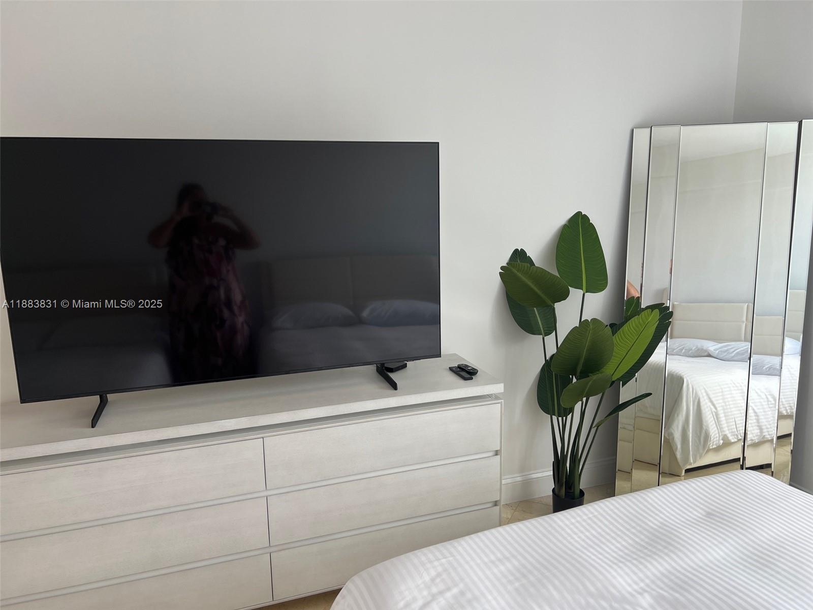 THE DECOPLAGE CONDO - Residential Lease
