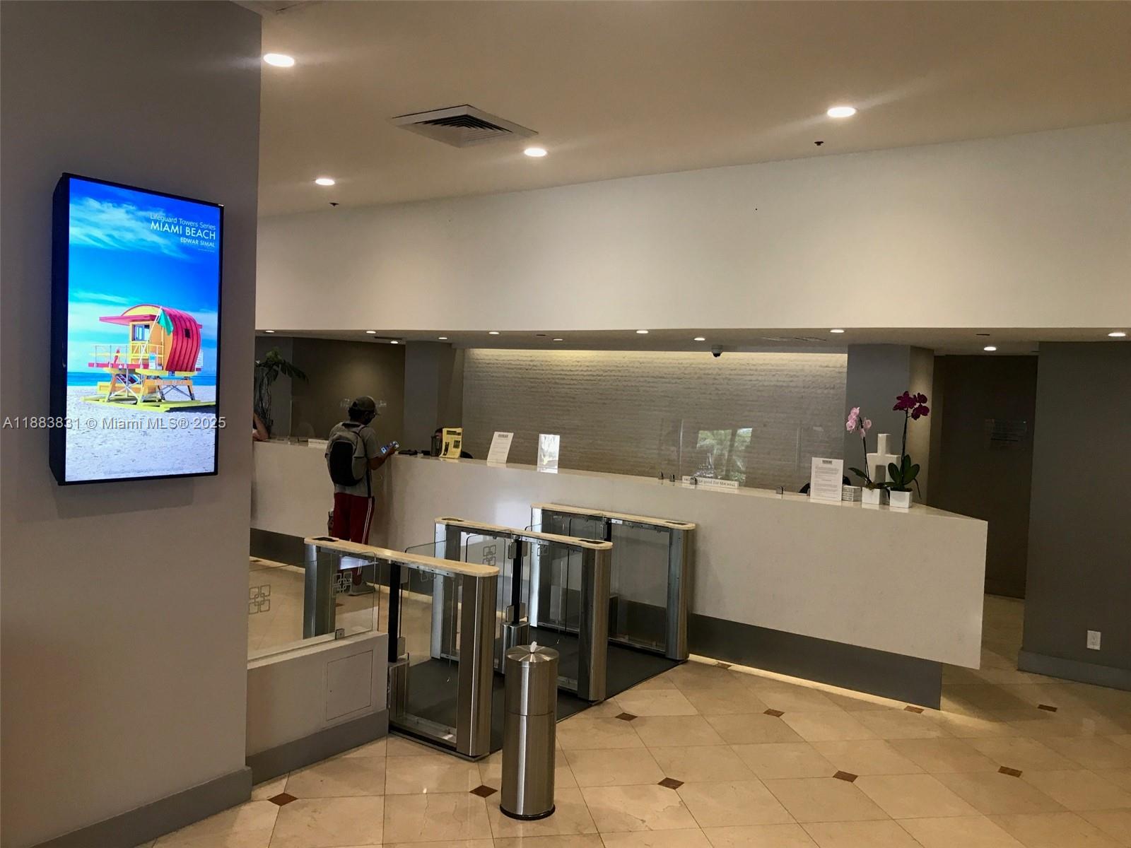THE DECOPLAGE CONDO - Residential Lease