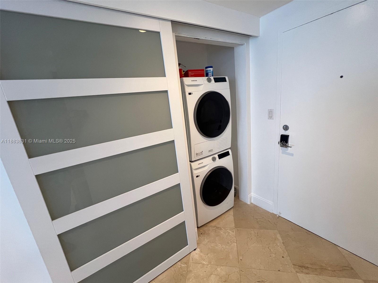 THE DECOPLAGE CONDO - Residential Lease