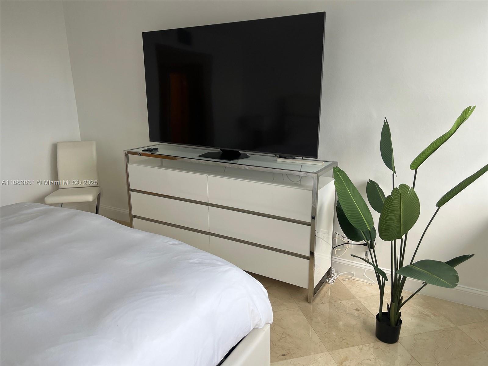 THE DECOPLAGE CONDO - Residential Lease