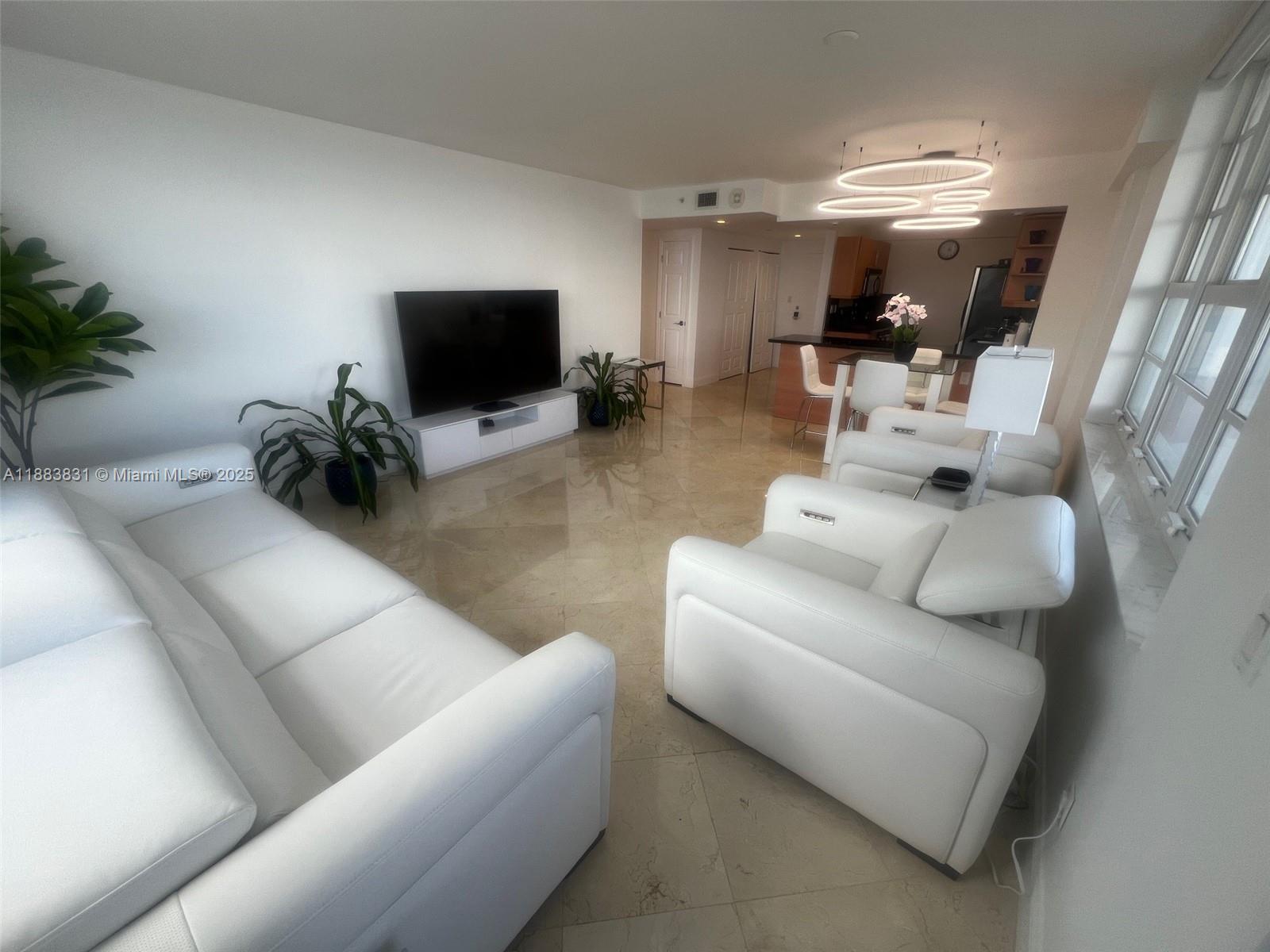 THE DECOPLAGE CONDO - Residential Lease