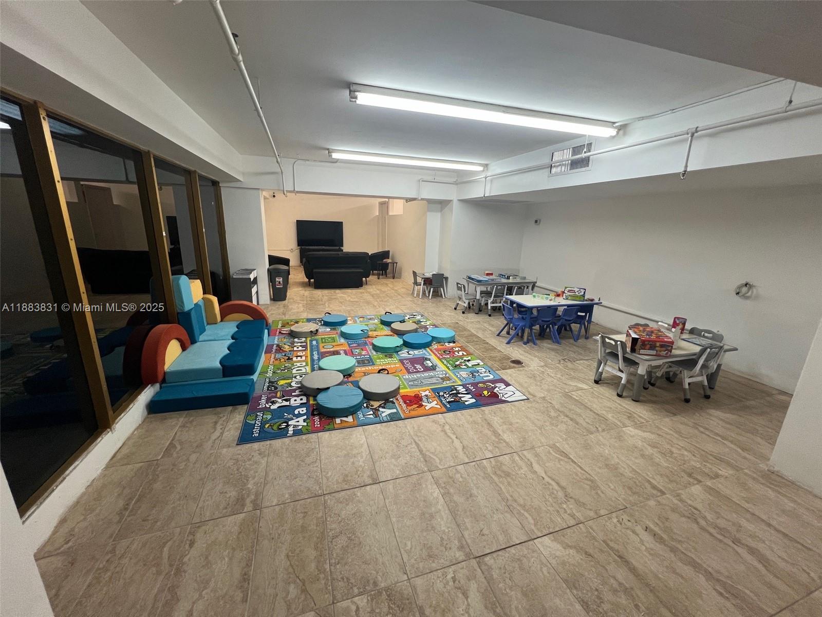 THE DECOPLAGE CONDO - Residential Lease