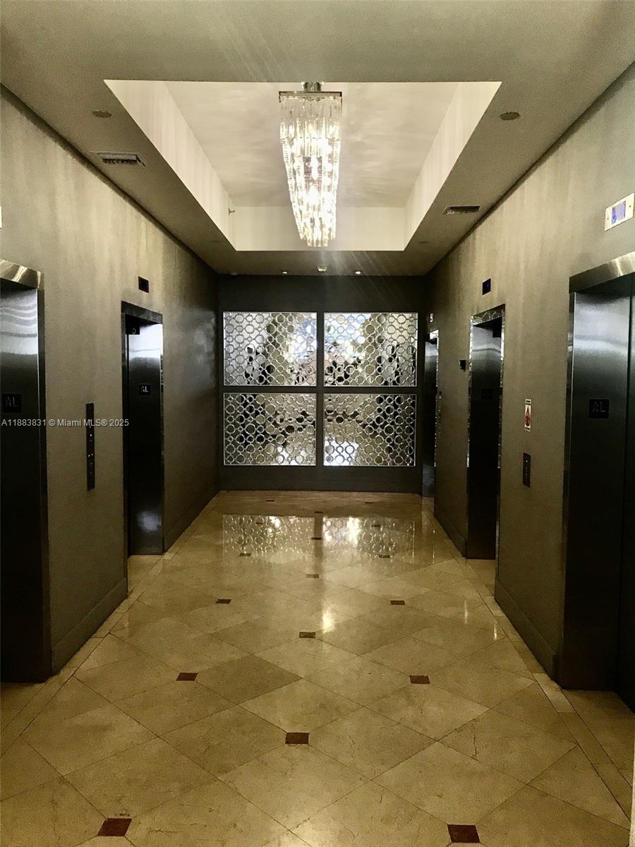 THE DECOPLAGE CONDO - Residential Lease