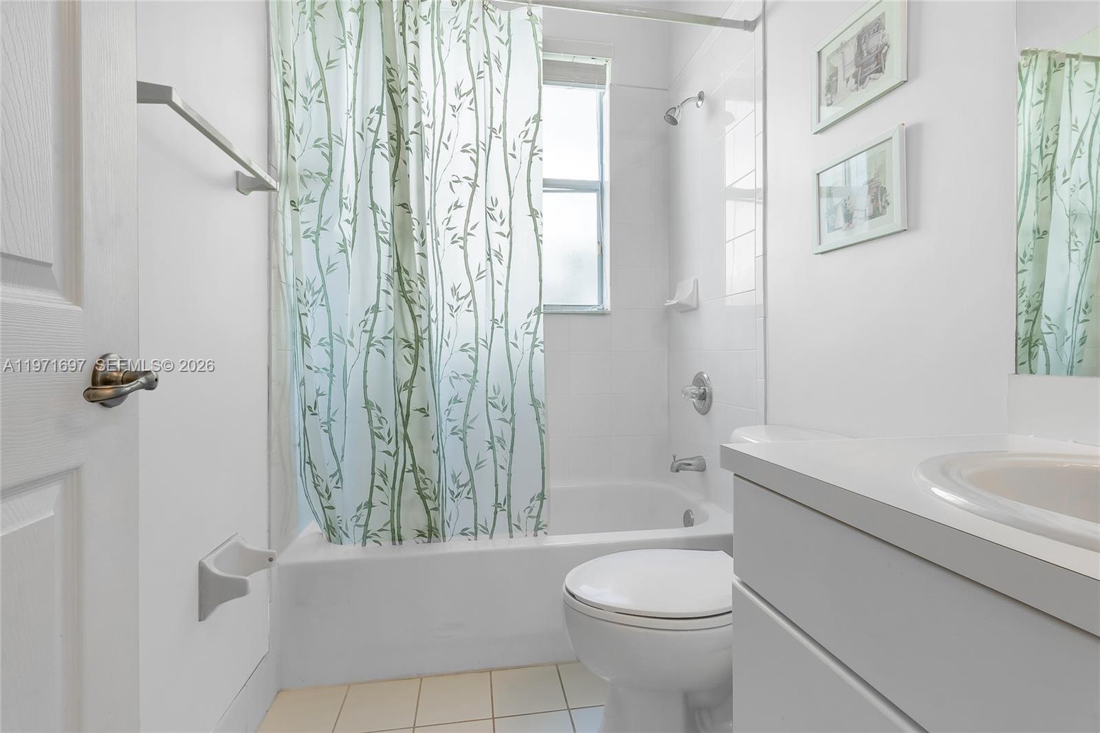 KENDALL BREEZE SOUTH - Residential Lease