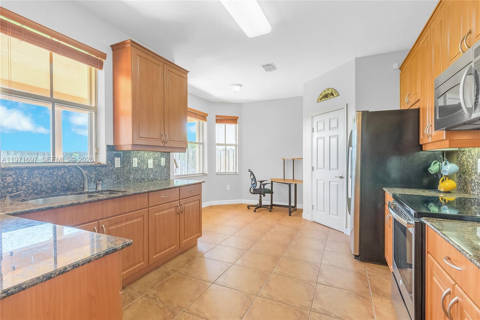 KENDALL BREEZE SOUTH - Residential Lease