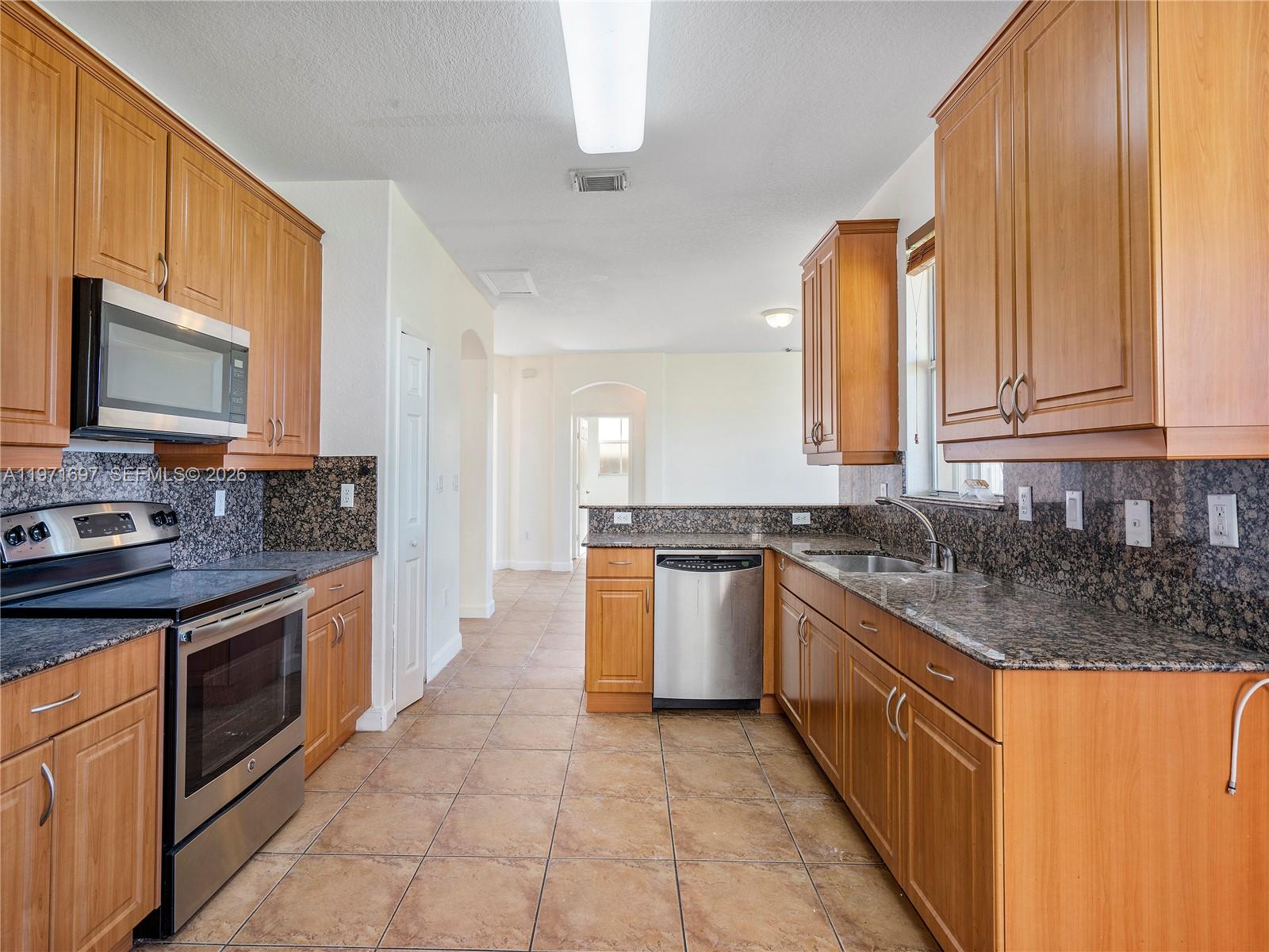 KENDALL BREEZE SOUTH - Residential Lease