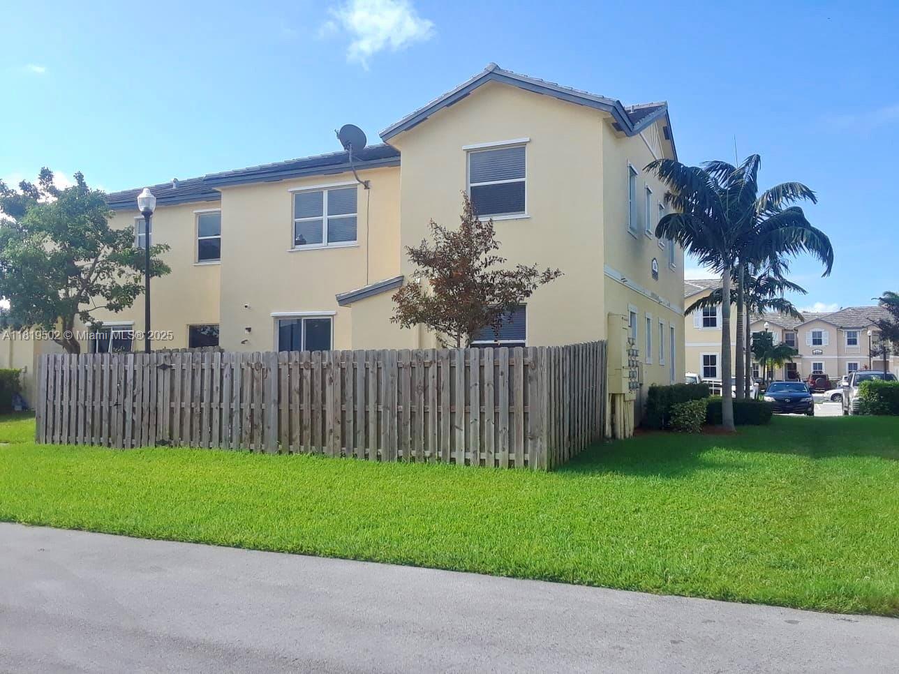 134 Se 28th Ter 21, Homestead, Miami-Dade County, Florida - 3 Bedrooms  
2 Bathrooms - 