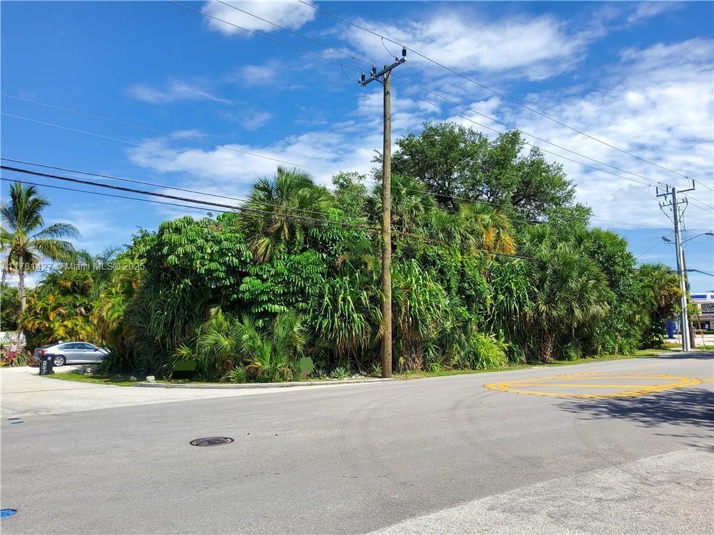 Everglades Land Sale Co. - Land
