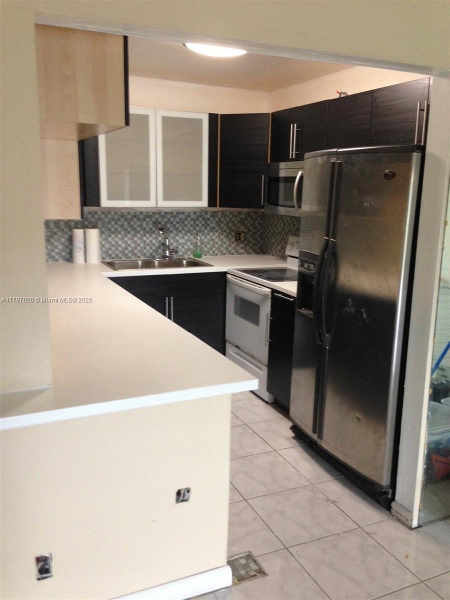 Property for Sale at 6101 N Falls Cir Dr 409, Lauderhill, Miami-Dade County, Florida - Bedrooms: 1 
Bathrooms: 2  - $110,000